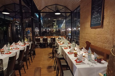 Das Restaurant Rosengarten im Grüttpark mit gemütlichem Gastraum sowie überdachter Gartenterrasse für jedes Wetter. Geeignet für Gruppen, Partys, Familienfeste, Hochzeiten, Firmenveranstaltungen und Events.