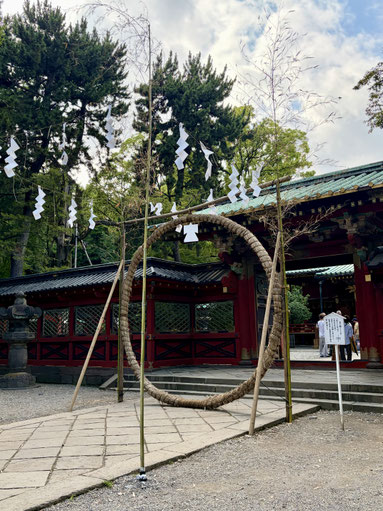 平安時代から続くともいわれる名越の祓。2〜3メートルはある大きな茅の輪が、半年の節目を静かに感じさせてくれました。