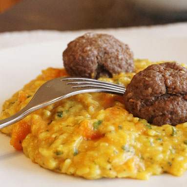 Karotten-Risotto mit Fleischbällchen