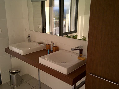 cuisine intérieur design  toulouse  salle de bain bois et blanche double vasque suspendu