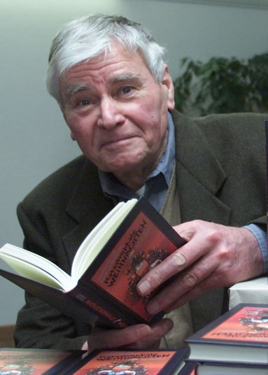 Leonard Reinirkens bei einer Buchpräsentation