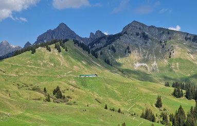 wunderbare Aussicht auf Berg und Tal