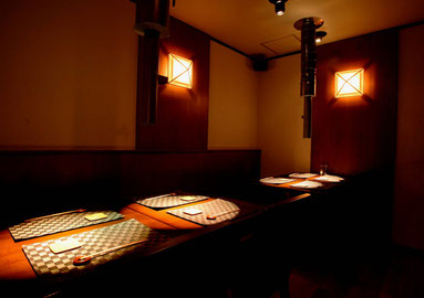 テーブル（４×２）※繋げて10名前後まで　　　　　　　　 　　　☆個室対応が可能になりました。