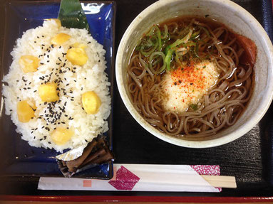 小布施PAの栗おこわととろろ蕎麦