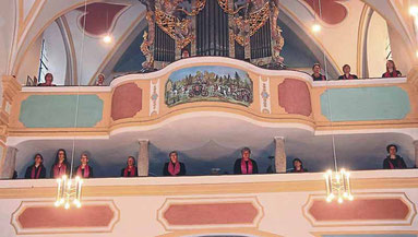 Der Aster Kirchenchor brachte ein musikalisches Ständchen dar.