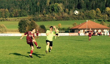 Patrick Amico (re) im Kampf um den Ball