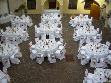 Hochzeitstafel im Schloss Weikersdorf - Arkadenhof