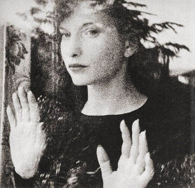 ꧁ ©Maya Deren, Meshes of the Afternoon, 1943 ꧂