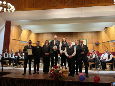 Geehrt wurden Kerstin Nicolay und Tanja Veit (20 Jahre), Florian Feth und Josef Becker (30 Jahre), Stefan Grüner und Thomas Bayer (40 Jahre) und German Klein (50 Jahre).