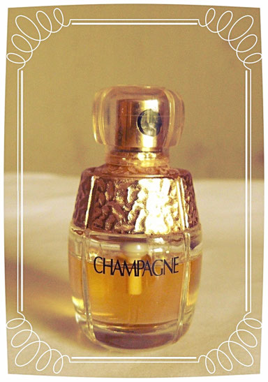 1) SORTIE DE CHAMPAGNE : ICI VAPORISATEUR EAU DE TOILETTE 7,5 ML