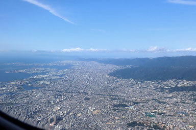 この向きで神戸港や六甲山地方面を眺めたことはなかったので感動しました.