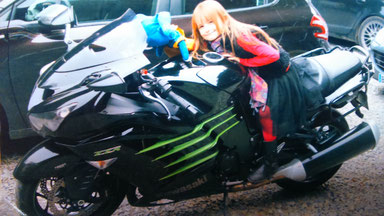 Petit tour de moto avec Kara.