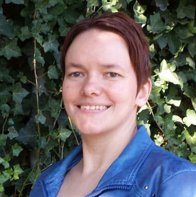 Susanne "Sue" Schöpfer, Kassier.