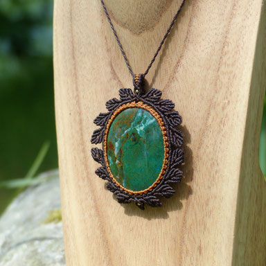 kp kitsch-paradise artisans créateurs collier  obsidienne macramé création tissage micromacramé couleur nature art colle dentelle