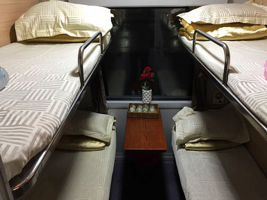Zugfahren in Vietnam. Vierer Softsleeper von Ho Chi Min nach Da Nang.
