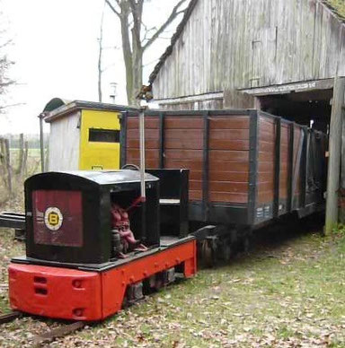 Waggon vor Feldbahnlok 2012 in Hollige bei Walsrode