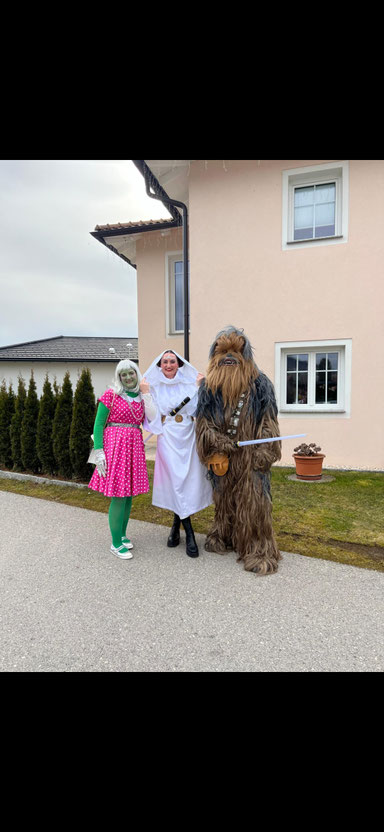 Chewbacca mit Prinzessin Leja und Alien. 