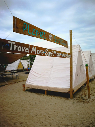 Planet Surfcamps. Travel More - Surf More - Worry Less. Freizeit in Frankreich - Le Pin Sec.