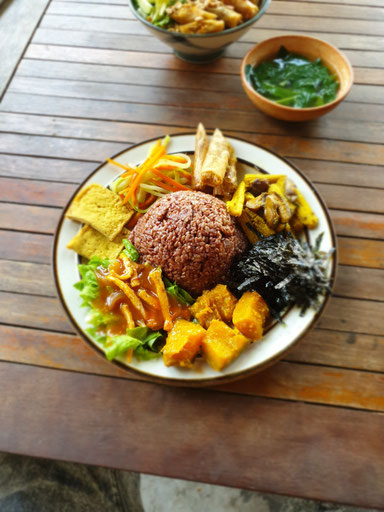 Erstes Essen in Da Nang beim Veganer Vegan Food in Vietnam