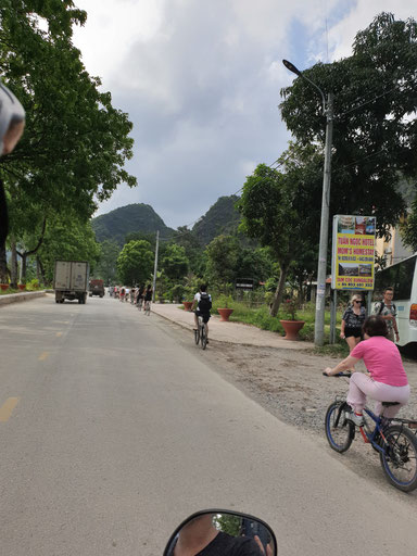 Auf dem Weg zur Bich Dong Pagoda