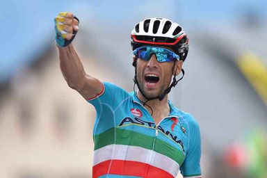 La bellissima vittoria con dedica di Vincenzo Nibali nella 19ª tappa Giro d'Italia (Pinerolo > Risoul)