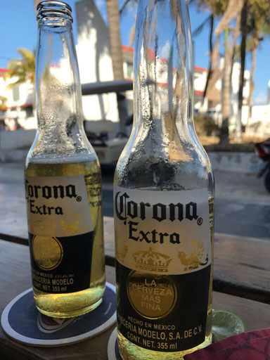 backpacking-mexiko-yucatan-trinken-bier-corona-cocktails