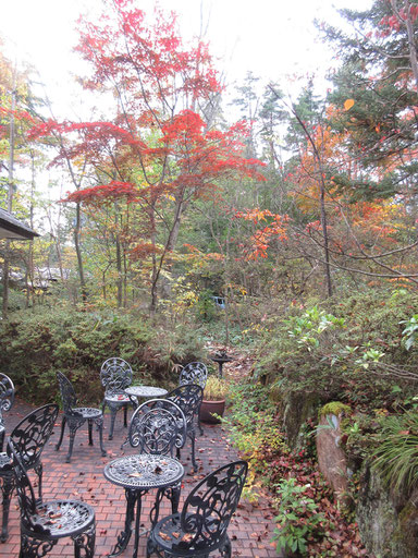 安曇野山岳美術館の中庭