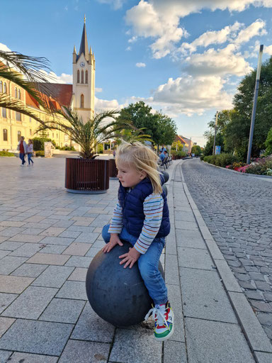 Mein Sohn in der Innenstadt in Keszthely