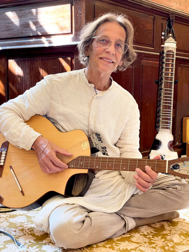  Adam à la Shanti Vina (avec l'Eraj en arrière plan)