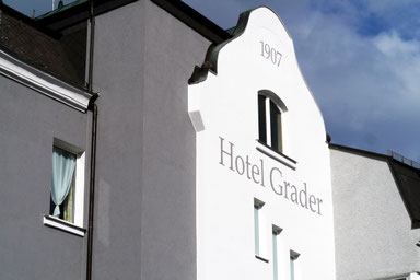 Hotel Grader: selbstgemachte Tonpuppen