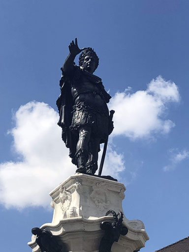 Der Start vieler Stadtführungen in Augsburg: Der Augustus-Brunnen am Augsburger Rathausplatz