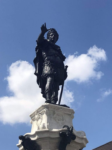 Der Start vieler Stadtführungen in Augsburg: Der Augustus-Brunnen am Augsburger Rathausplatz