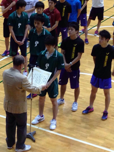 男子シングルス優勝の厚谷武志