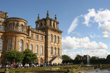 Rückseite des Blenheim Palace mit Café ©My own Travel