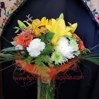 Ramo pequeños de flores variadas. ref R18  PVP 