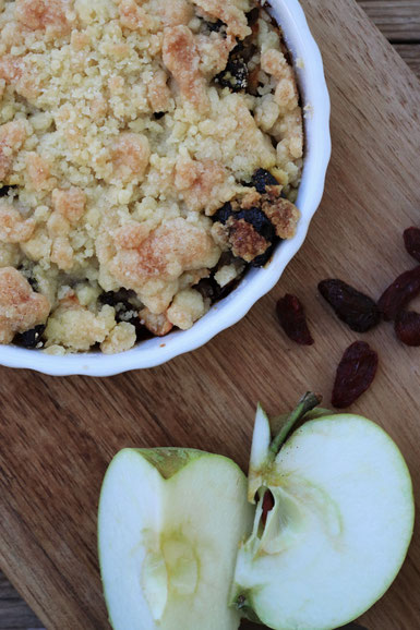 Crumble mit Äpfeln und Gojibeeren