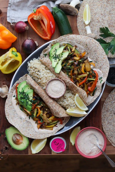 Fajitas mit Pilzen, Gemüse und Reis