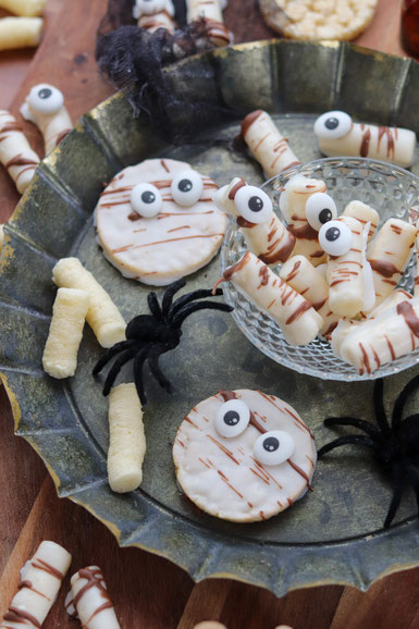 Maiwaffeln und Pufulettis im Halloweenlook