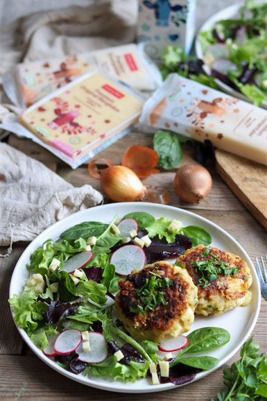 Kaspressknödel mit Salat