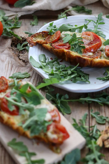Croissant Mozzarella Tomaten Pizza