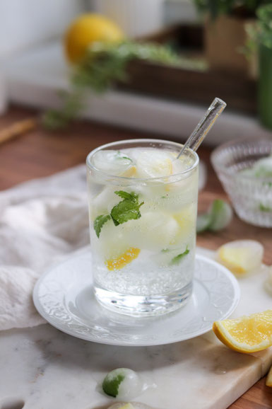 Soda Zitron mit Eiswürfel
