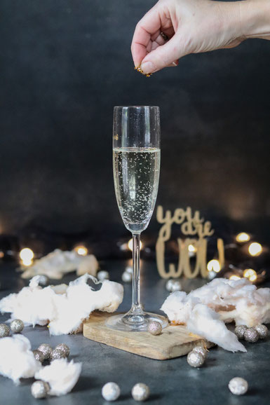Sekt mit Goldflitter