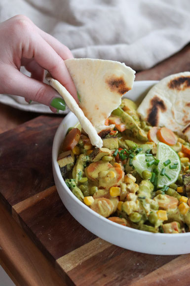 Curry mit Tofu und Skyr Naan Brot