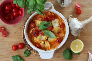 überbackene Tortellini mit Tomate und Mozzarella