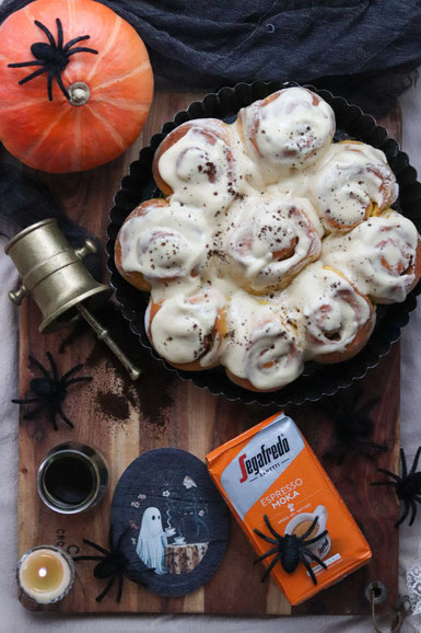 Kürbisschnecken mit Frischkäse-Espressotopping