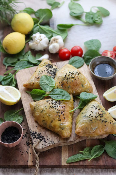 vegetarsich gefüllte Reispapiertaschen