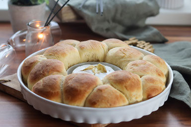 Partybrot mit Camembert zum Dippen