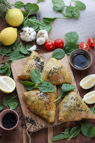 knusprige Reispapiertasche gefüllt