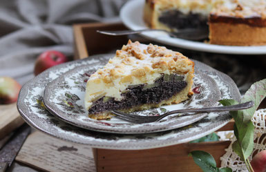 Mohn-Topfentorte mit Äpfeln
