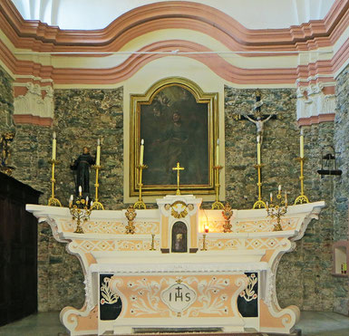 Biguglia - maître-autel baroque - Le tableau figurant Saint André est un don du seigneur Andria Biguglia en 1767 (cliché wikipédia)